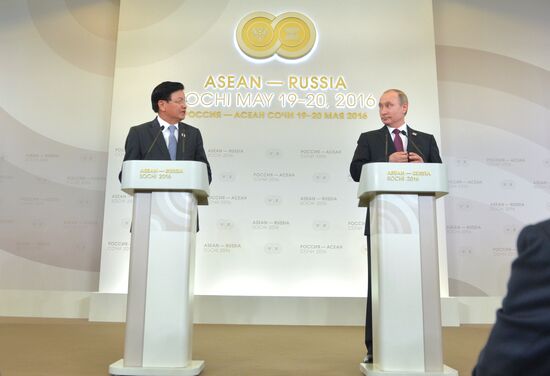 Russian President Vladimir Putin and Prime Minister of Laos Thongloun Sisoulith hold news conference following ASEAN-Russia Summit
