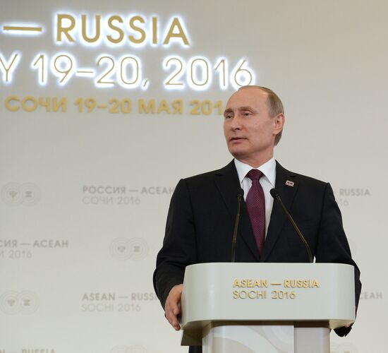 Russian President Vladimir Putin and Prime Minister of Laos Thongloun Sisoulith hold news conference following ASEAN-Russia Summit