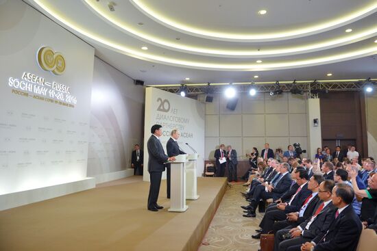 Russian President Vladimir Putin and Prime Minister of Laos Thongloun Sisoulith hold news conference following ASEAN-Russia Summit