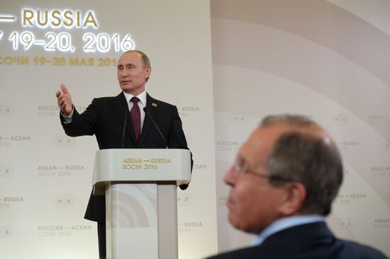 Russian President Vladimir Putin and Prime Minister of Laos Thongloun Sisoulith hold news conference following ASEAN-Russia Summit