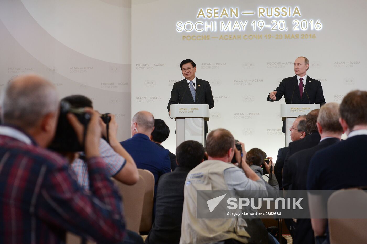 Russian President Vladimir Putin and Prime Minister of Laos Thongloun Sisoulith hold news conference following ASEAN-Russia Summit