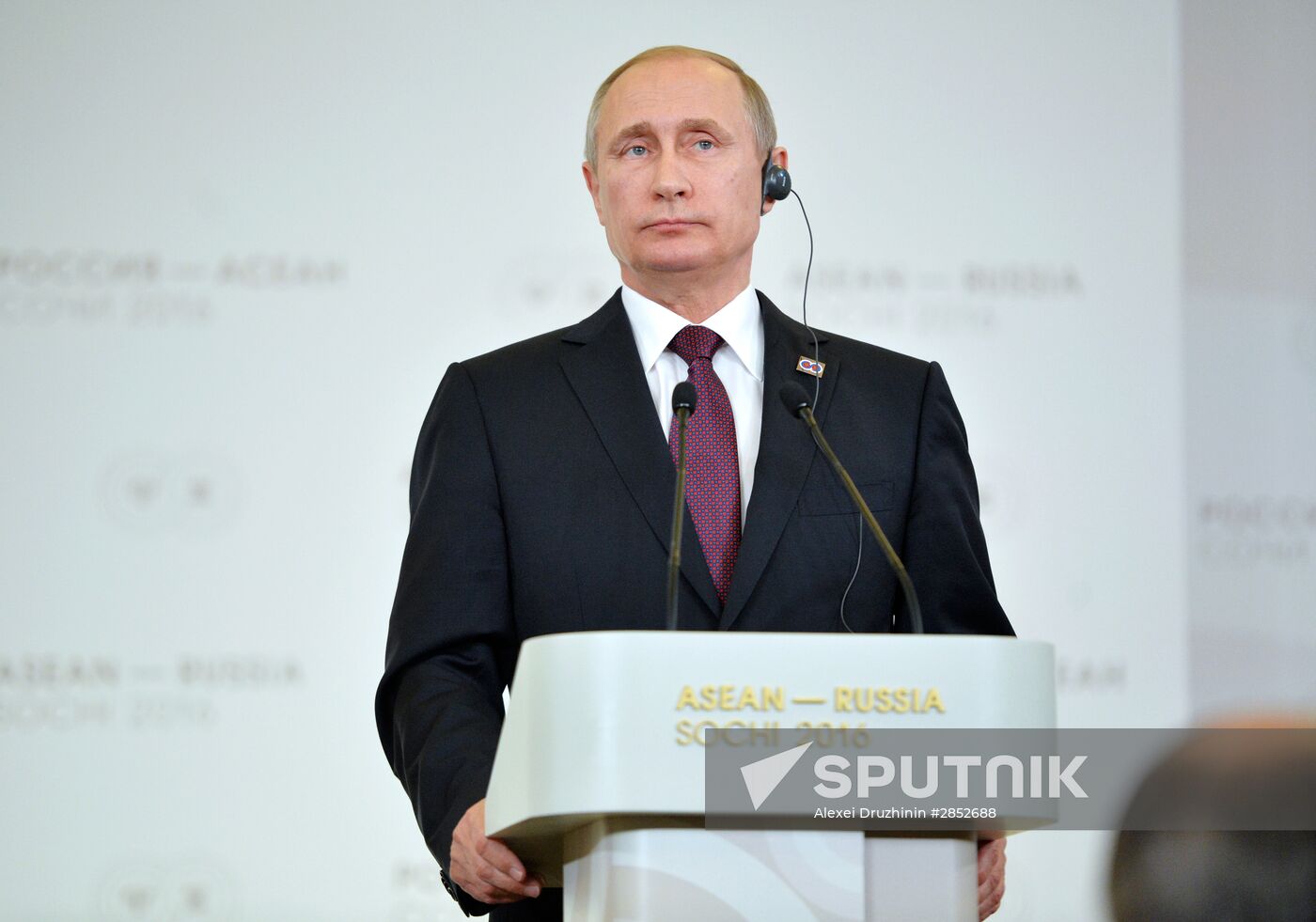 Russian President Vladimir Putin and Prime Minister of Laos Thongloun Sisoulith hold news conference following ASEAN-Russia Summit