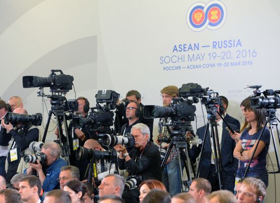 Russian President Vladimir Putin and Prime Minister of Laos Thongloun Sisoulith hold news conference following ASEAN-Russia Summit