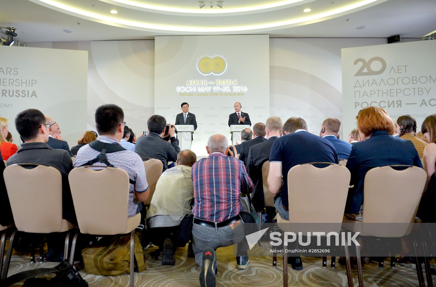 Russian President Vladimir Putin and Prime Minister of Laos Thongloun Sisoulith hold news conference following ASEAN-Russia Summit
