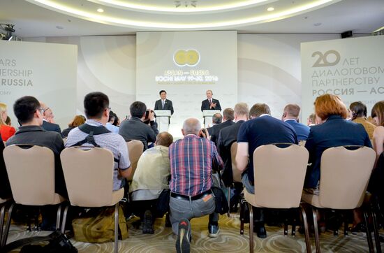 Russian President Vladimir Putin and Prime Minister of Laos Thongloun Sisoulith hold news conference following ASEAN-Russia Summit