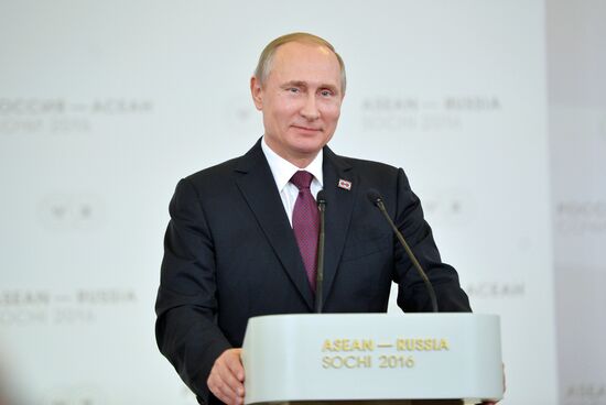 Russian President Vladimir Putin and Prime Minister of Laos Thongloun Sisoulith hold news conference following ASEAN-Russia Summit