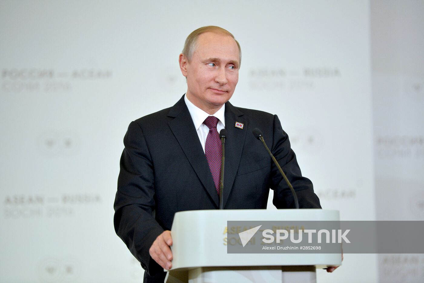 Russian President Vladimir Putin and Prime Minister of Laos Thongloun Sisoulith hold news conference following ASEAN-Russia Summit