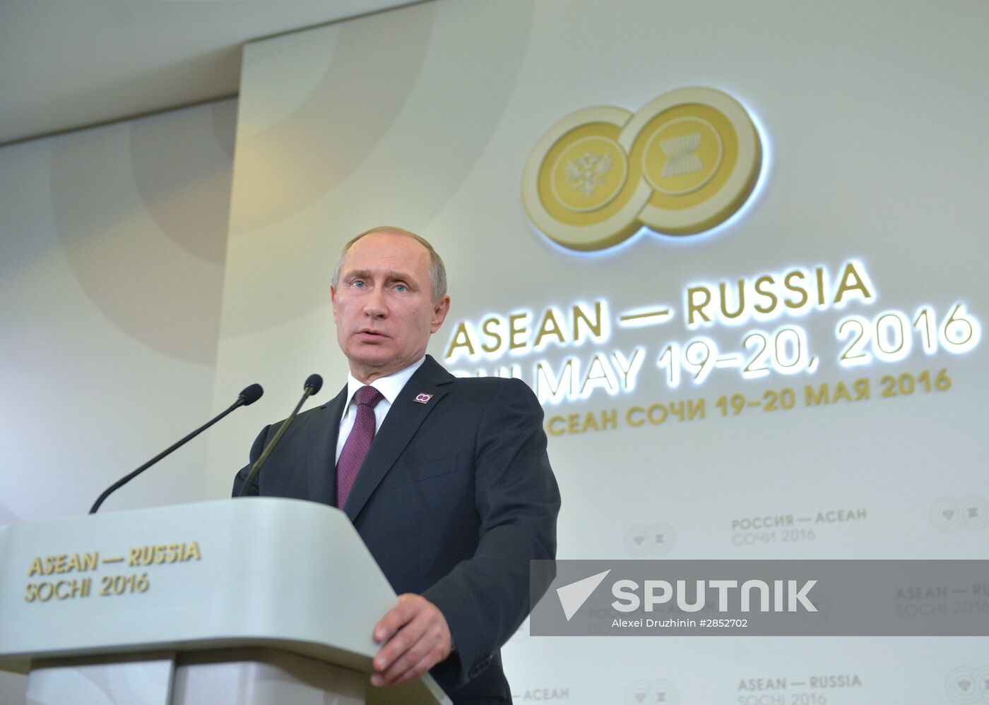 Russian President Vladimir Putin and Prime Minister of Laos Thongloun Sisoulith hold news conference following ASEAN-Russia Summit