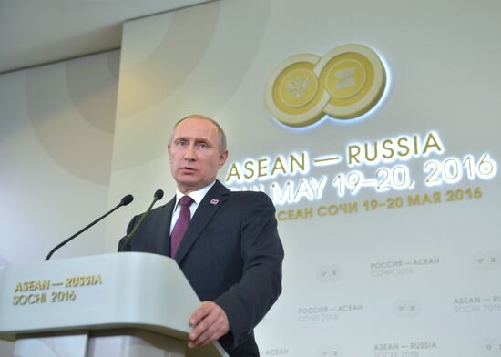 Russian President Vladimir Putin and Prime Minister of Laos Thongloun Sisoulith hold news conference following ASEAN-Russia Summit