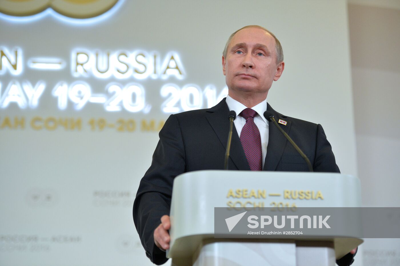 Russian President Vladimir Putin and Prime Minister of Laos Thongloun Sisoulith hold news conference following ASEAN-Russia Summit