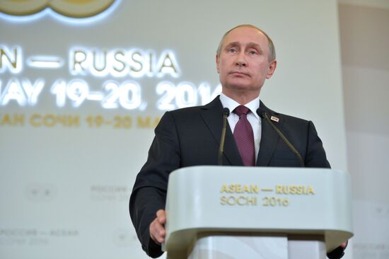 Russian President Vladimir Putin and Prime Minister of Laos Thongloun Sisoulith hold news conference following ASEAN-Russia Summit