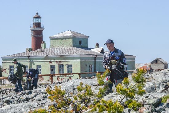 Russian Geographical Society's expedition to Hogland