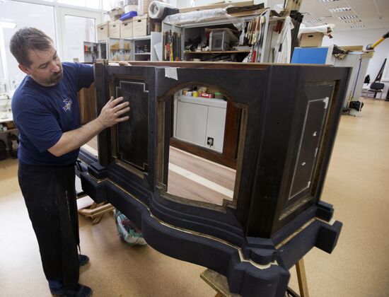 Grabar Center's studio to restore furniture and wood interior items