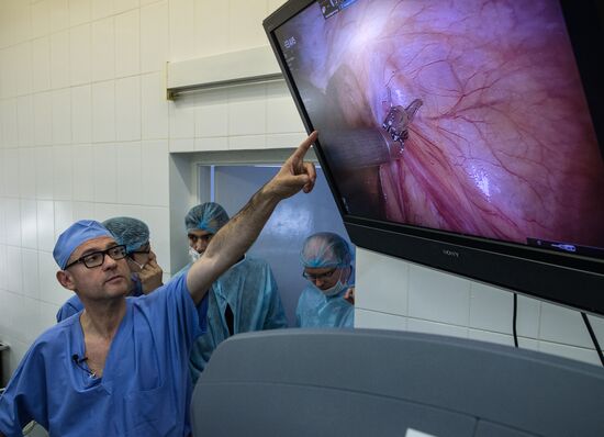 Oncology surgery using da Vinci Surgical System