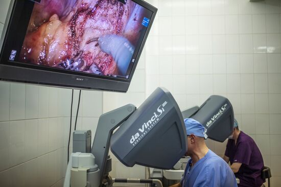 Oncology surgery using da Vinci Surgical System
