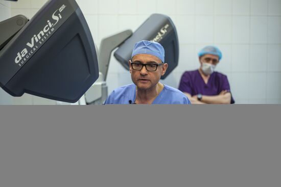 Oncology surgery using da Vinci Surgical System