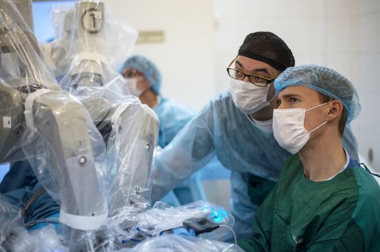 Oncology surgery using da Vinci Surgical System