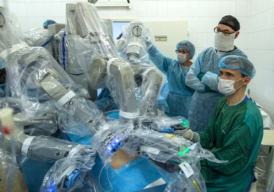 Oncology surgery using da Vinci Surgical System