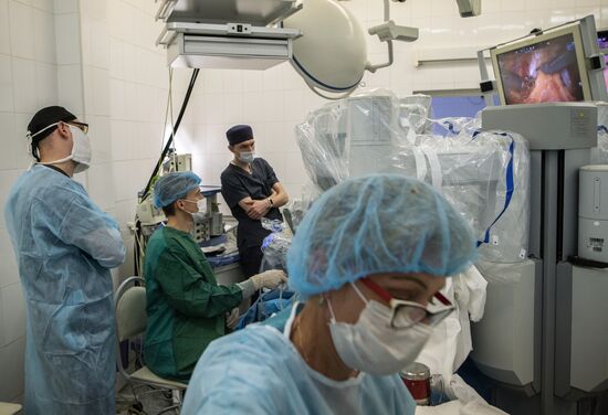Oncology surgery using da Vinci Surgical System