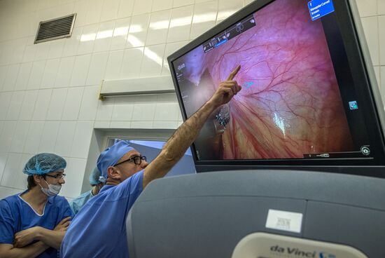 Oncology surgery using da Vinci Surgical System
