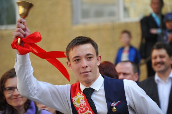 Last School Bell celebration in Chita