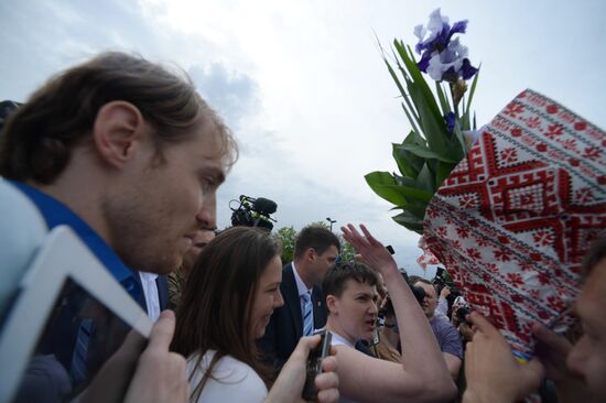 Ukrainian pilot Nadezhda Savchenko at Kiev airport