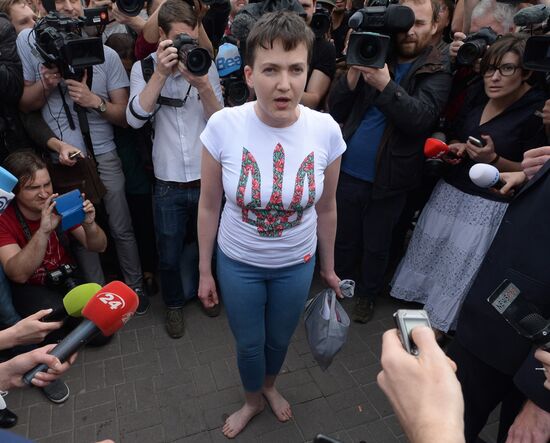 Ukrainian pilot Nadezhda Savchenko at Kiev airport