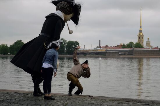 Kukfo Theater's campaign in St. Petersburg prior to City Day