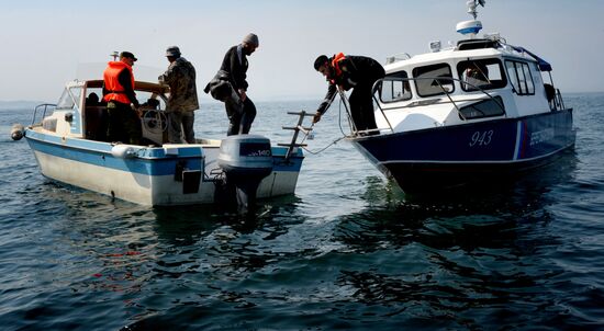 Primorye Territory coast guards's raid to check fishing