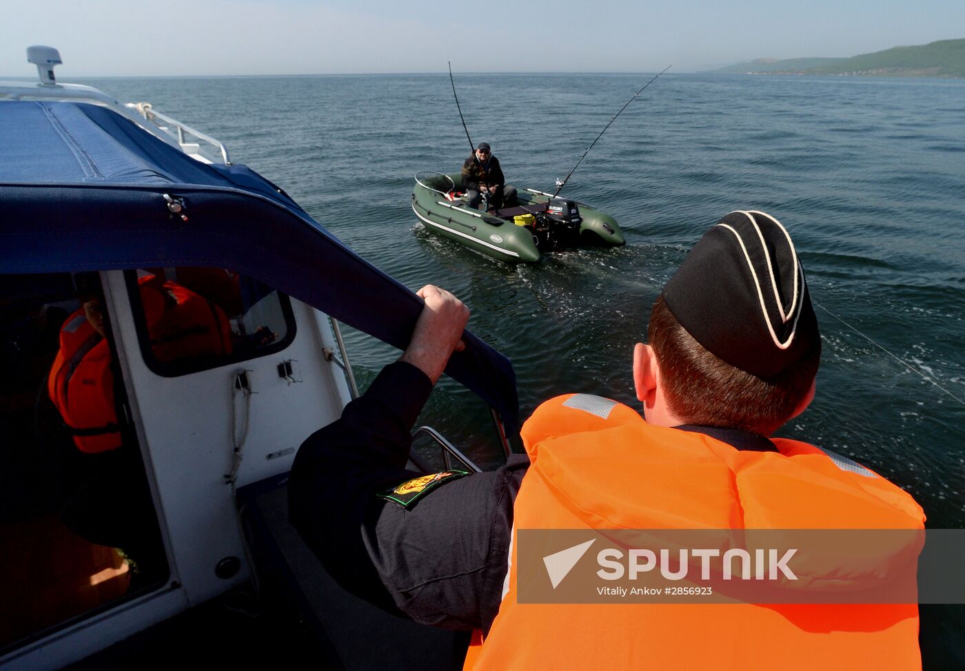 Primorye Territory coast guards's raid to check fishing