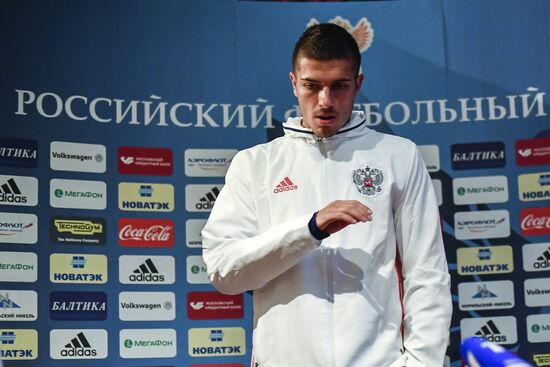 News conference with Russian national football team player Roman Neustadter