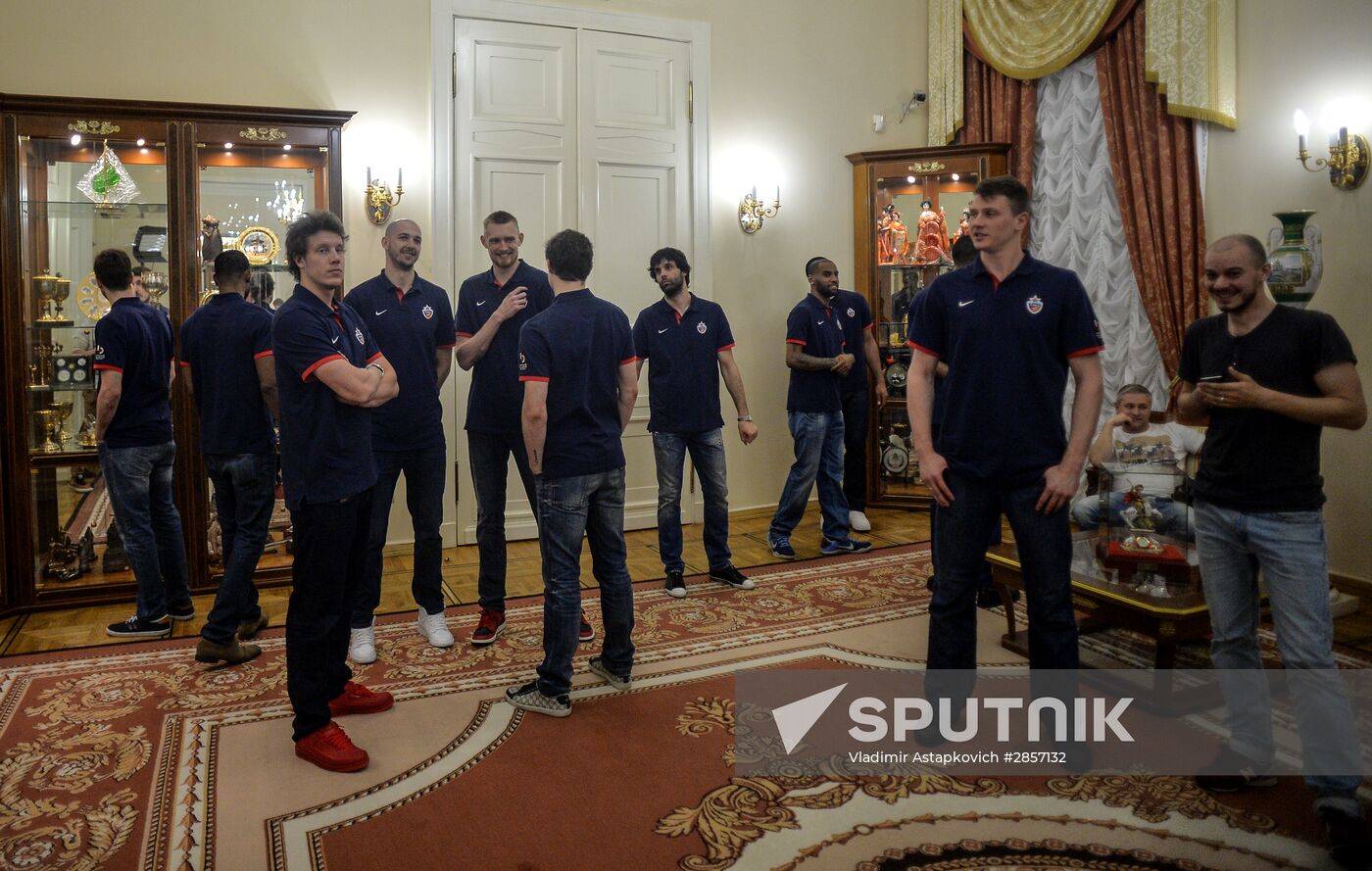 CSKA basketball players meets with Moscow Mayor