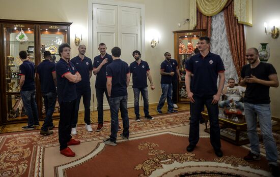 CSKA basketball players meets with Moscow Mayor