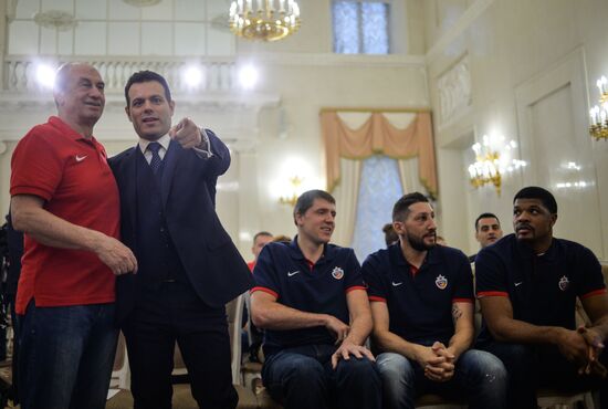 CSKA basketball players meets with Moscow Mayor