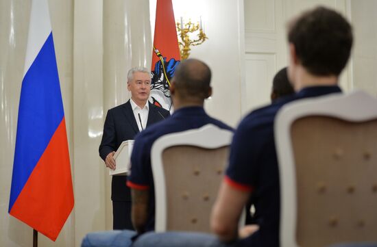 CSKA basketball players meets with Moscow Mayor