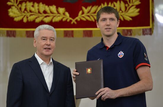 CSKA basketball players meets with Moscow Mayor