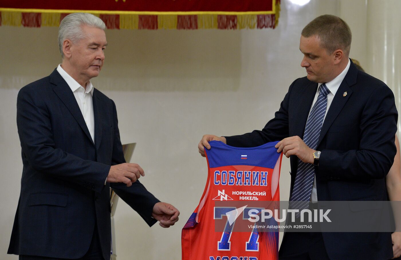 CSKA basketball players meets with Moscow Mayor
