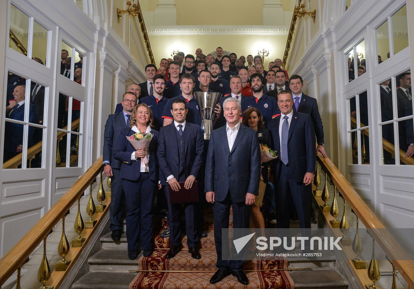 CSKA basketball p[layers meets with Moscow Mayor