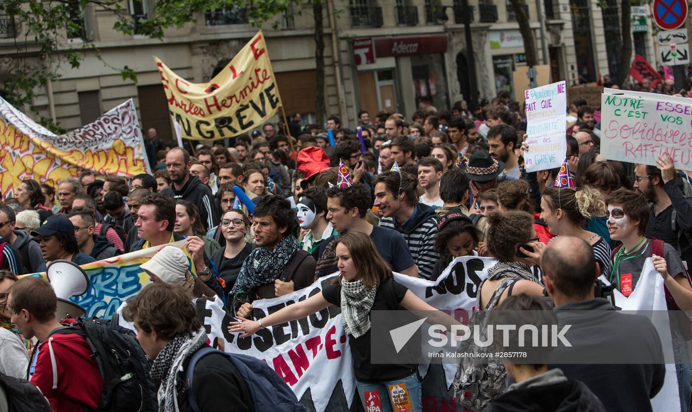 French unions protest against labor reforms