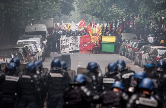 French unions protest against labor reforms
