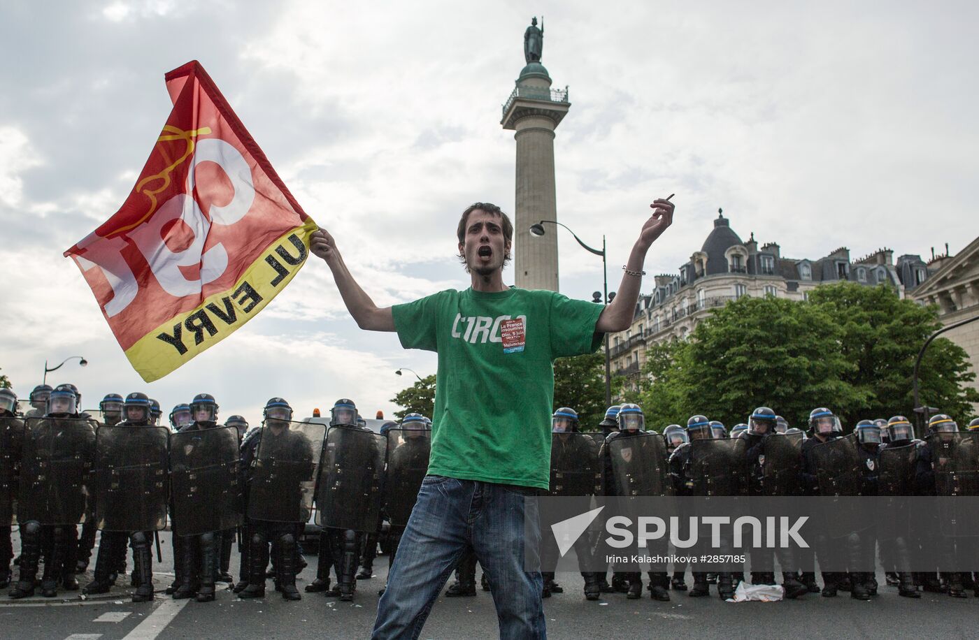 French unions protest against labor reforms