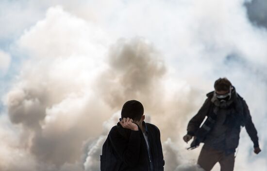French unions protest against labor reforms