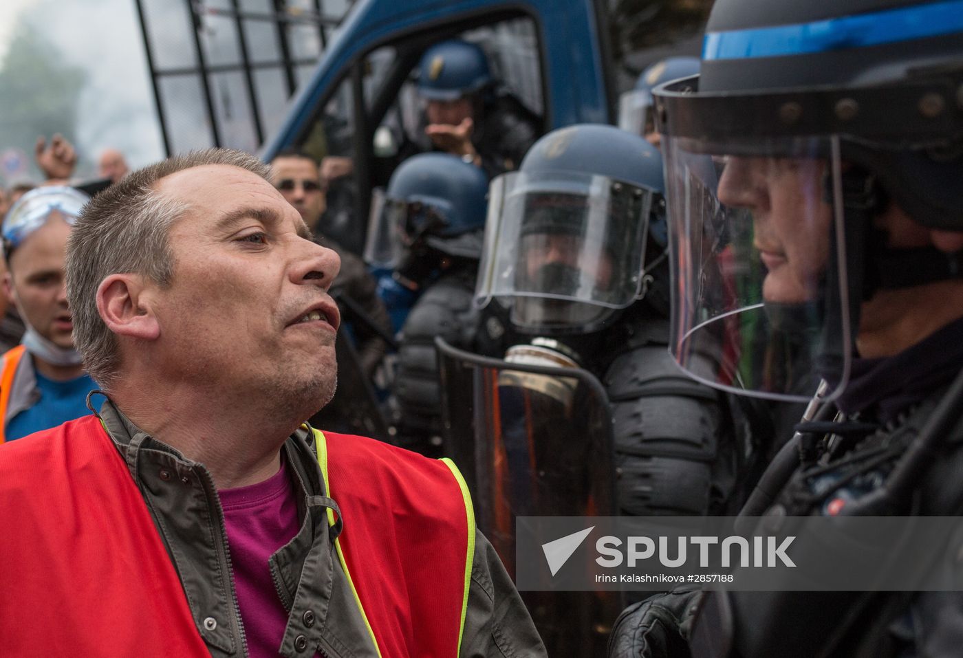 French unions protest against labor reforms