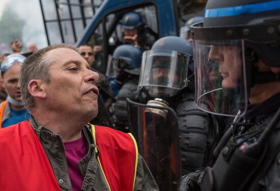 French unions protest against labor reforms