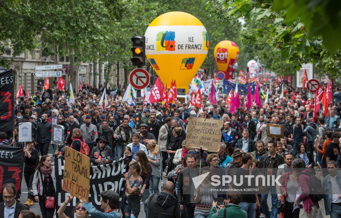 French unions protest against labor reforms