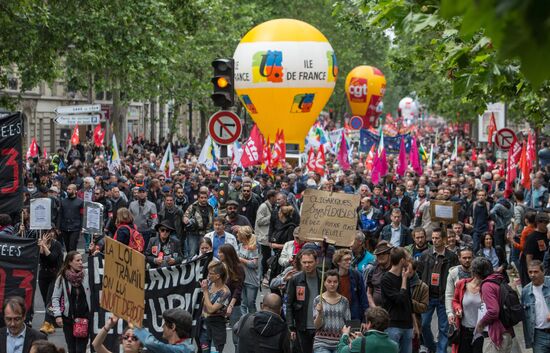 French unions protest against labor reforms