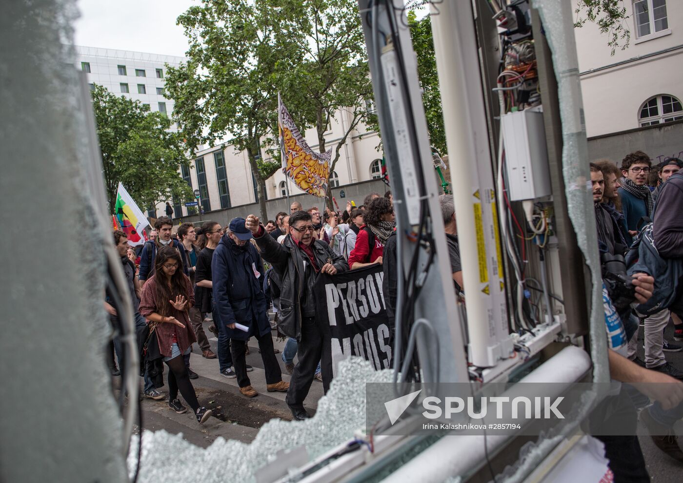 French unions protest against labor reforms