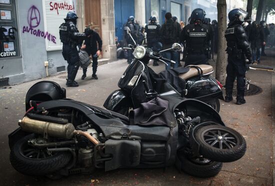 French unions protest against labor reforms