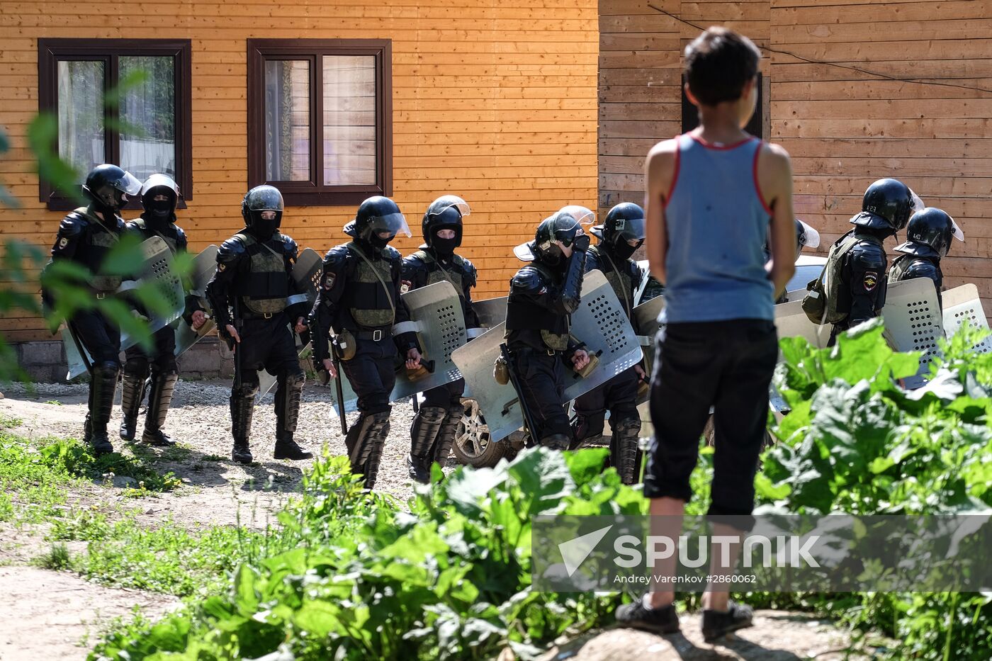 Demolishing illegally built houses in Plekhanovo, Tula region