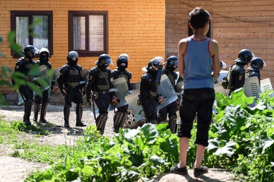 Demolishing illegally built houses in Plekhanovo, Tula region